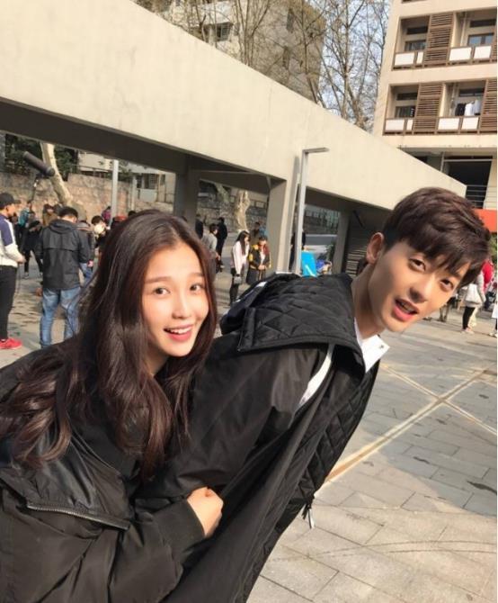 娱乐圈吃瓜的直播间是真的吗,娱乐圈直播间的“吃瓜”真相揭秘  第1张